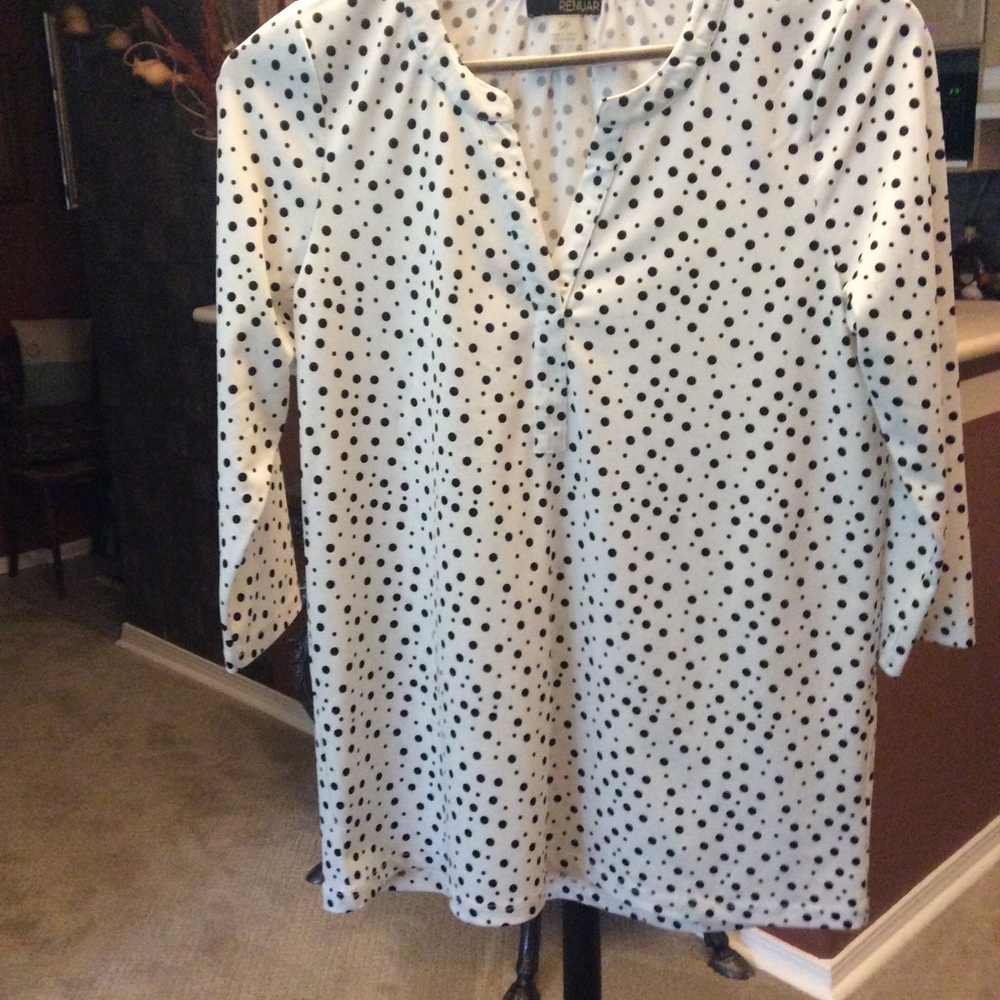 Gorgeous white with black polkadots